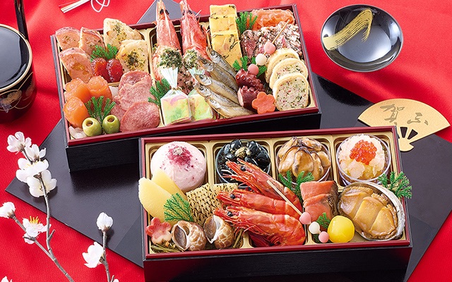 和洋の料理が詰まった二段重のおせち「絢珠」