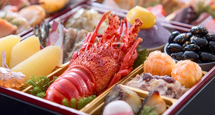 重箱に盛り付けられたおせちの料理のアップ
